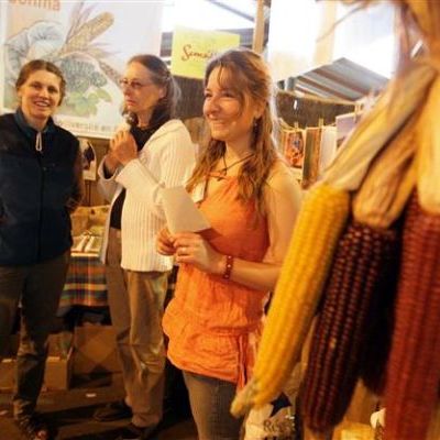 le-stand-de-kerna-un-sohma-a-la-foire-eco-bio-les-premiers-mais-anciens-seront-bientot-semes-en-alsace-photo-d-gutekunst.jpg